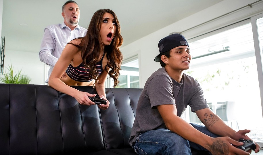 Came to visit a neighbor and at the same time fucked his girlfriend